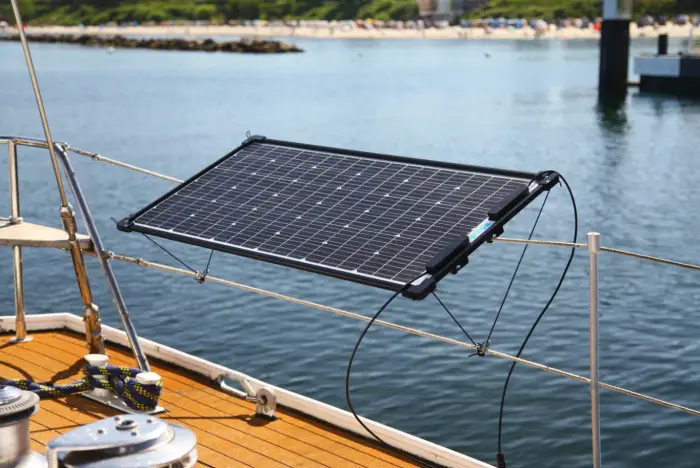 Lage Prijs FLINsolar FLINrail+ MultiVolt 100W+ Reling Zonnepaneel